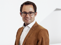 Stefan_Schoebi_Crop_001_tomas_dikk[1]2.png